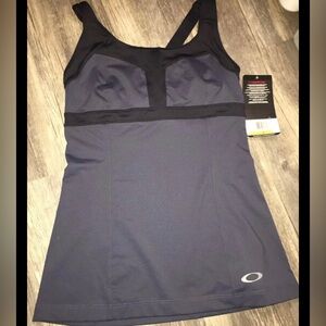 oakley tank top 
SIZE S